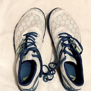 New Balance men size 9 1/2